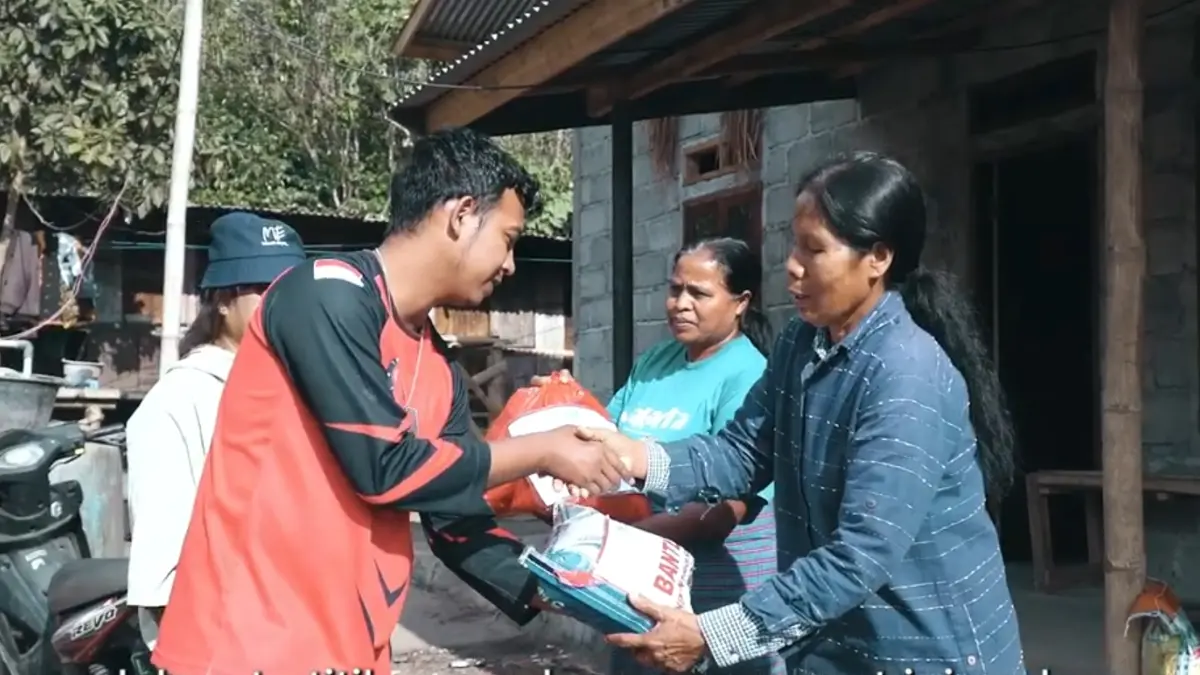 Penyaluran bantuan sembako korban gempa NTT (YouTube Kemensos RI)