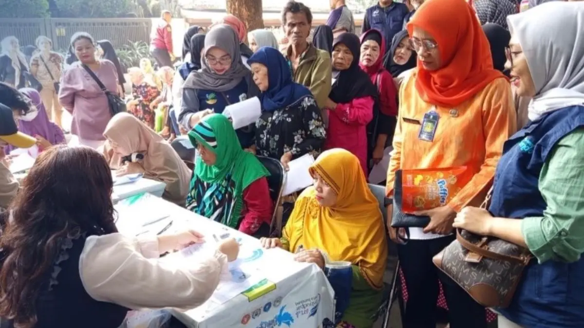 Ilustrasi suasana penyaluran bansos PKH BPNT kepada KPM (Instagram @bdg.pasirkaliki)