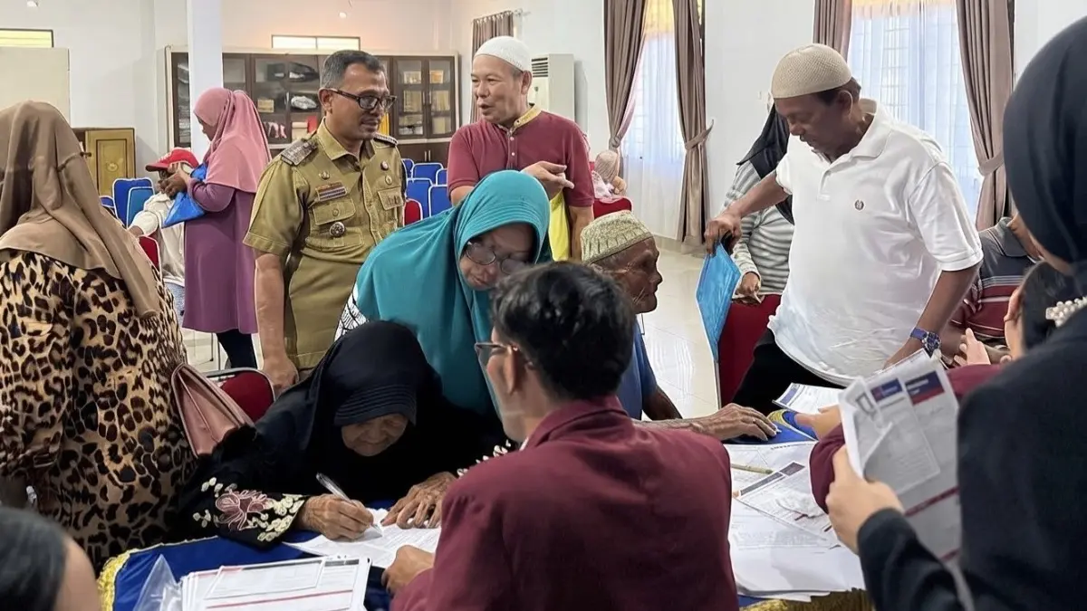Ilustrasi suasana penyaluran bansos PKH BPNT kepada KPM (Instagram @kecamatan.medan.petisah)