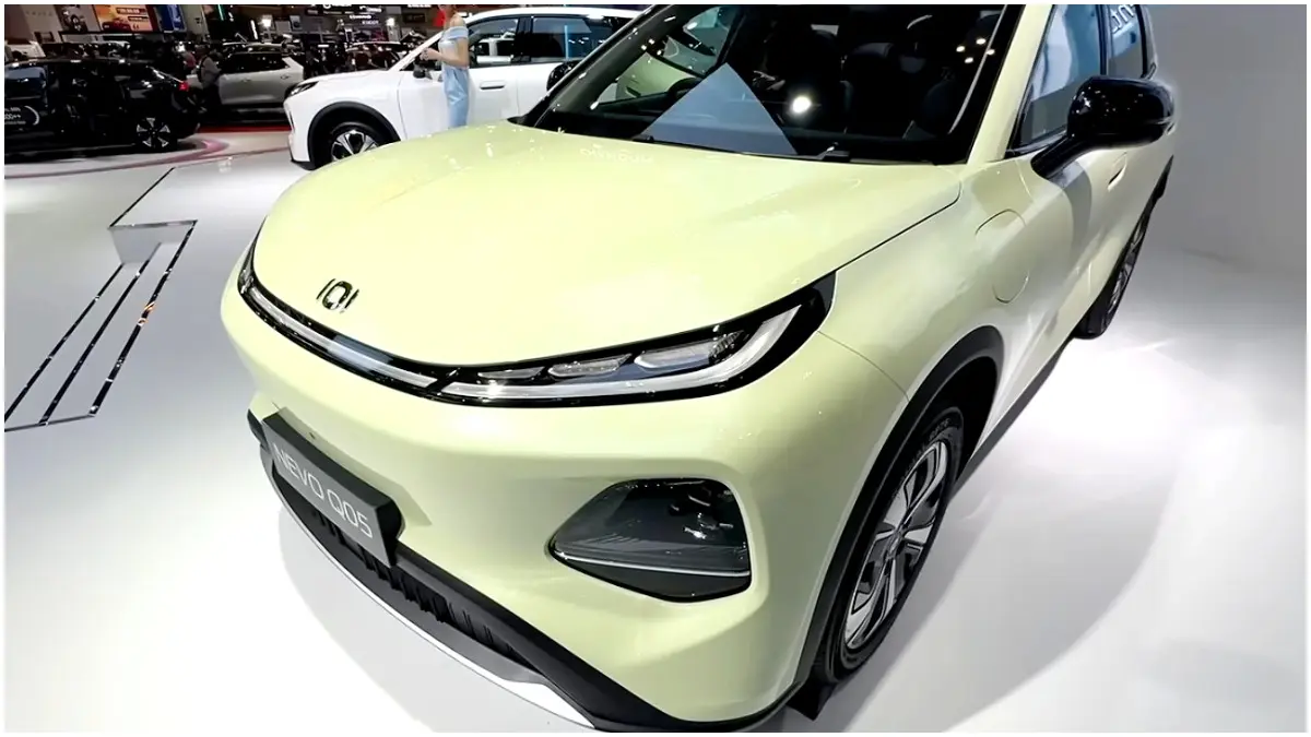 Changan Nevo Q05 menawarkan desain SUV modern, kabin nyaman, teknologi lengkap, serta jarak tempuh hingga 462 kilometer. (Foto : YouTube Motomobi)