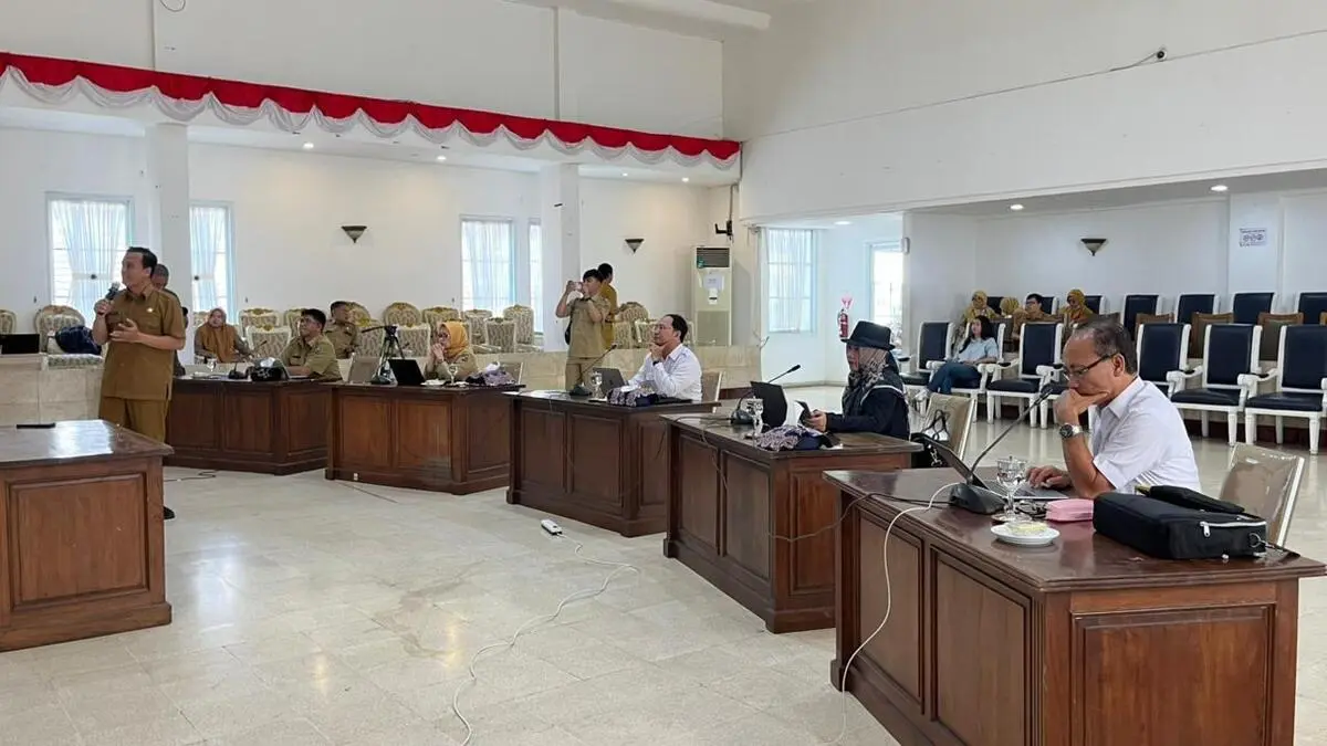 Edy Suryanto, Pustakawan Ahli Muda Disarpus Kota Bogor saat mempresentasikan Halo Libra. Foto: Dzikri/Radar Bogor