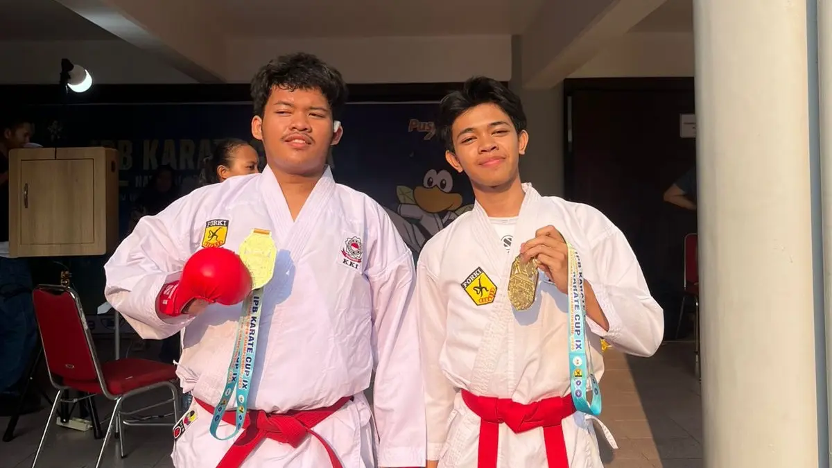 Karateka SMA Kosgoro Bogor yang boyong medali. Foto: Dok SMA Kosgoro
