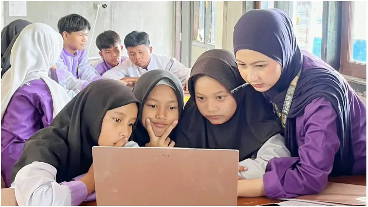 Mahasiswa FISIP Universitas Djuanda, saat melaksanakan KKN di Desa Tugujaya Kecamatan Cigombong Kabupaten Bogor