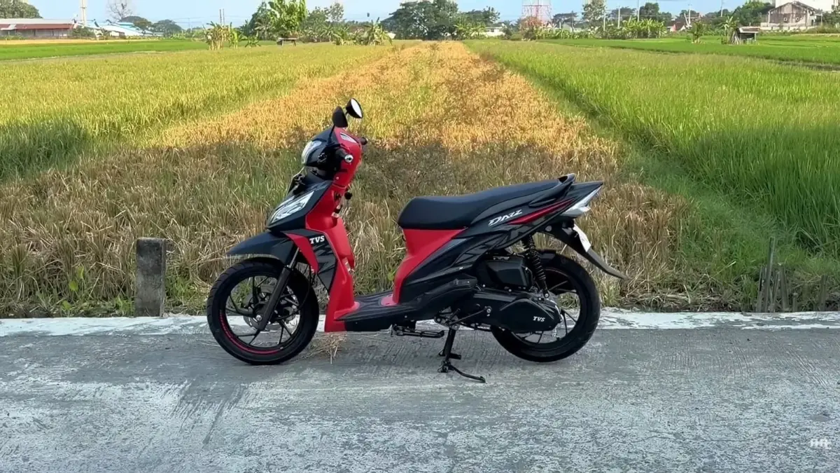 Tampilan TVS Dazz 110. (Foto: Kanal YouTube Ridwan Hanif)
