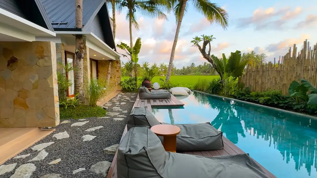 Villa Desa Tepi Pangandaran (YouTube Bobo Cantik)
