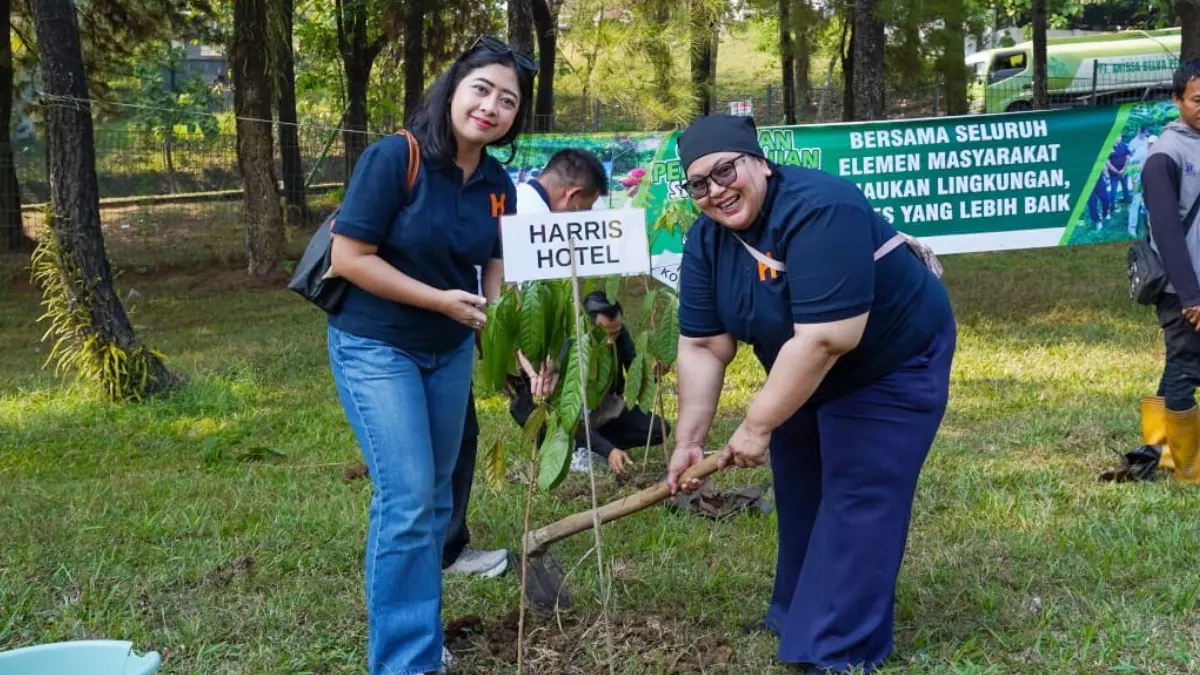 HARRIS Hotel Sentul City Bogor turut serta dalam kegiatan penghijauan Grow Together, Green Together yang digelar PT Sentul City Tbk di Ruang Terbuka Hijau (RTH) Venesia, Sentul City, Kabupaten Bogor, Jumat, 4 September 2026. (Dok. Sentul City)