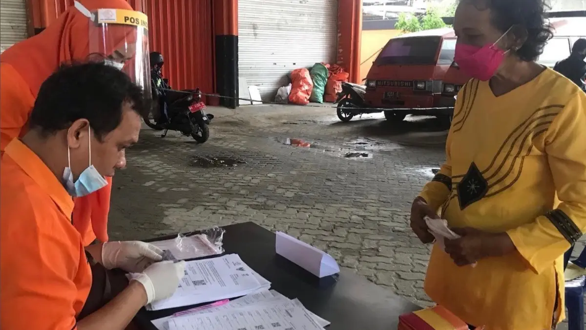 Ilustrasi suasana penyaluran bansos PKH BPNT kepada KPM (Instagram @posind_jambi)