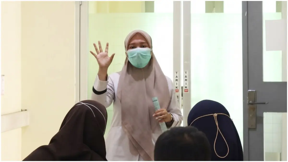 Kegiatan sosialisasi pencegahan TB RO di Ruang Rawat Inap Bougenville 02, RSUD R Moh Noh Nur, Rabu 19 Agustus 2026.
