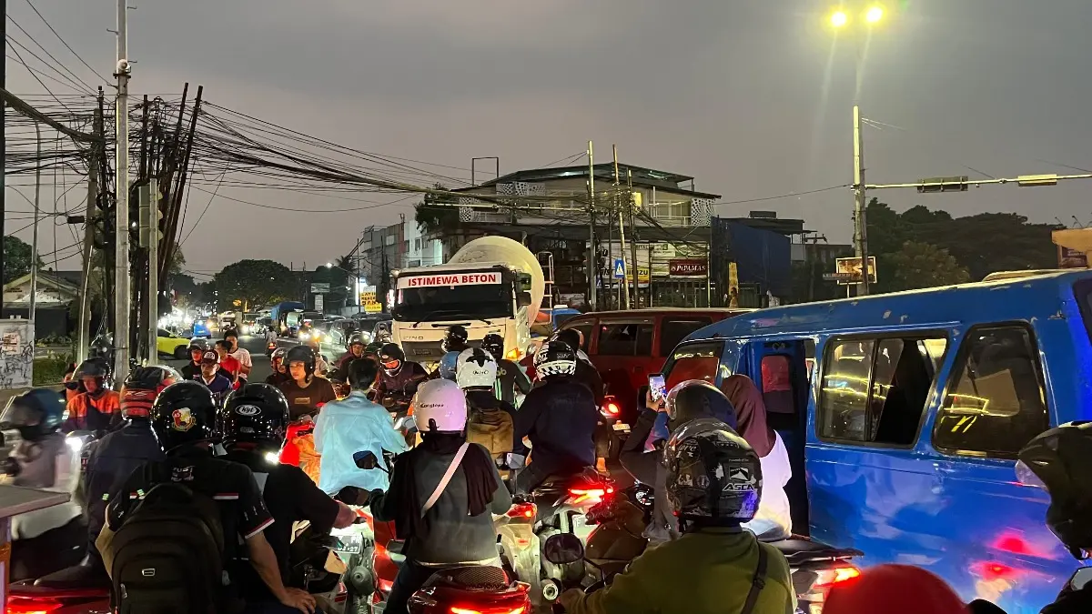 Kemacetan panjang terjadi di simpang Semplak, Kota Bogor, Jumat, 4 September 2026. (Dzikri/Radar Bogor)