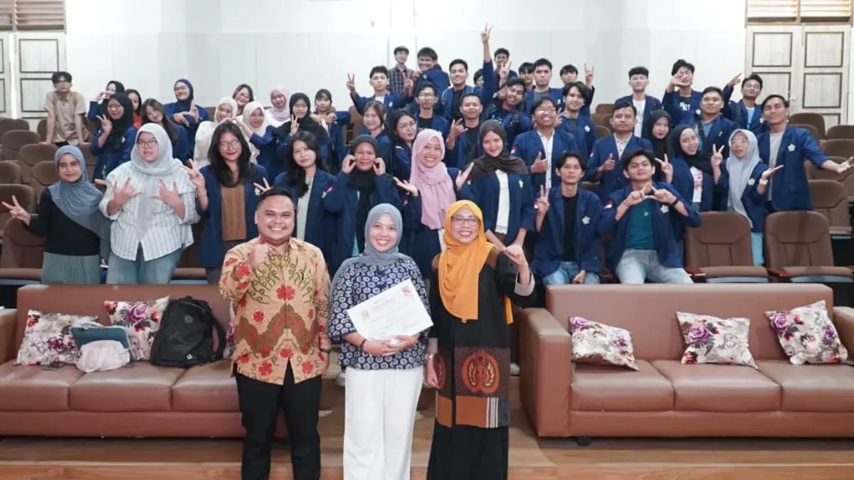 Program Studi S1 Jurnalistik FISIP Universitas Bengkulu menggelar Kuliah Umum menghadirkan jurnalis Tempo Phesi Ester Julikawati sebagai narasumber. (Dok. FISIP Universitas Bengkulu)