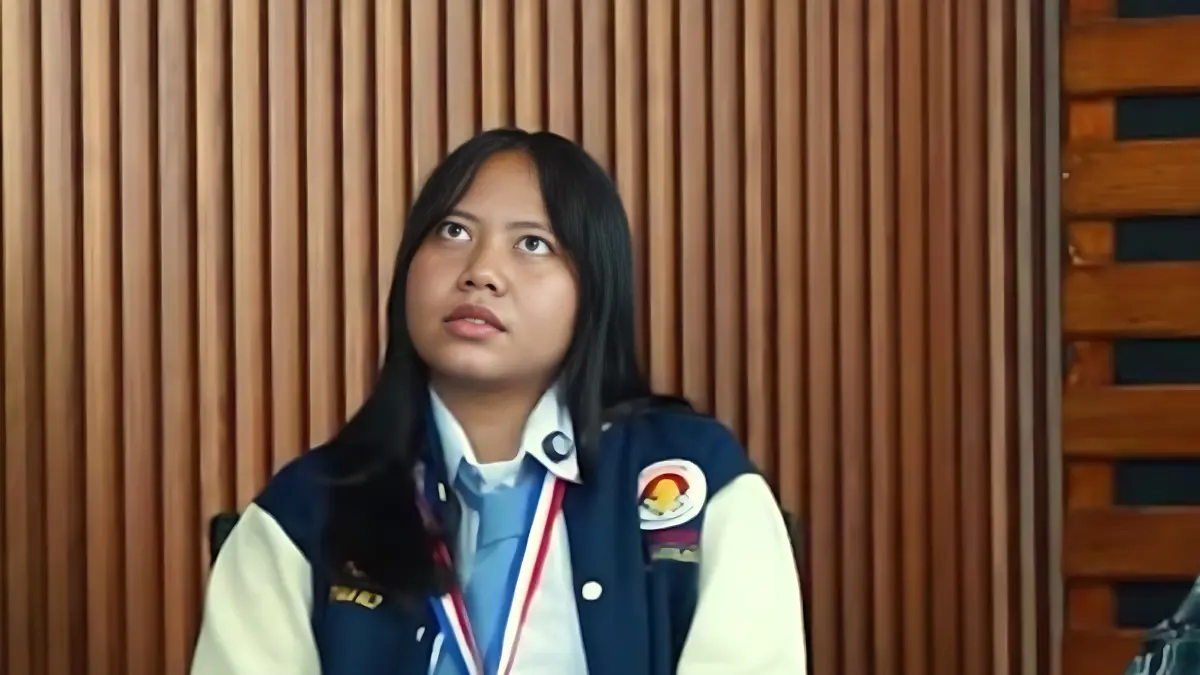 Siswi Sekolah Terbuka Bogor, Arini Angelina Lovly saat di Graha Pena Radar Bogor.
