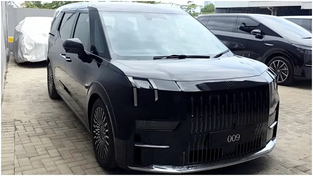 Zeekr 009 7-Seater hadir sebagai MPV listrik premium dengan tenaga 612 PS, baterai 116 kWh, dan kabin mewah. (Foto: B Channel/YouTube)