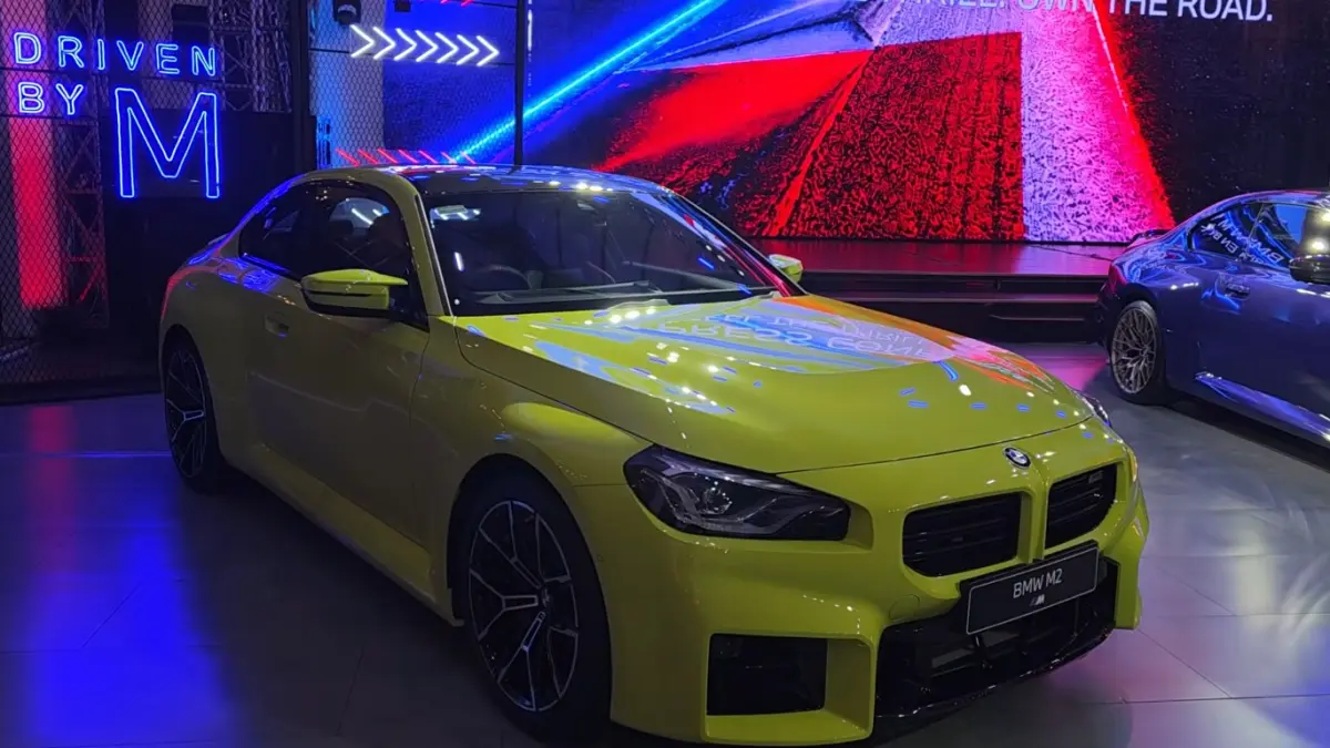 BMW M2 G87 Improvement hadir dengan tenaga 480 hp, torsi 600 Nm, dan berbagai fitur khas. (Foto: B Channel/YouTube)