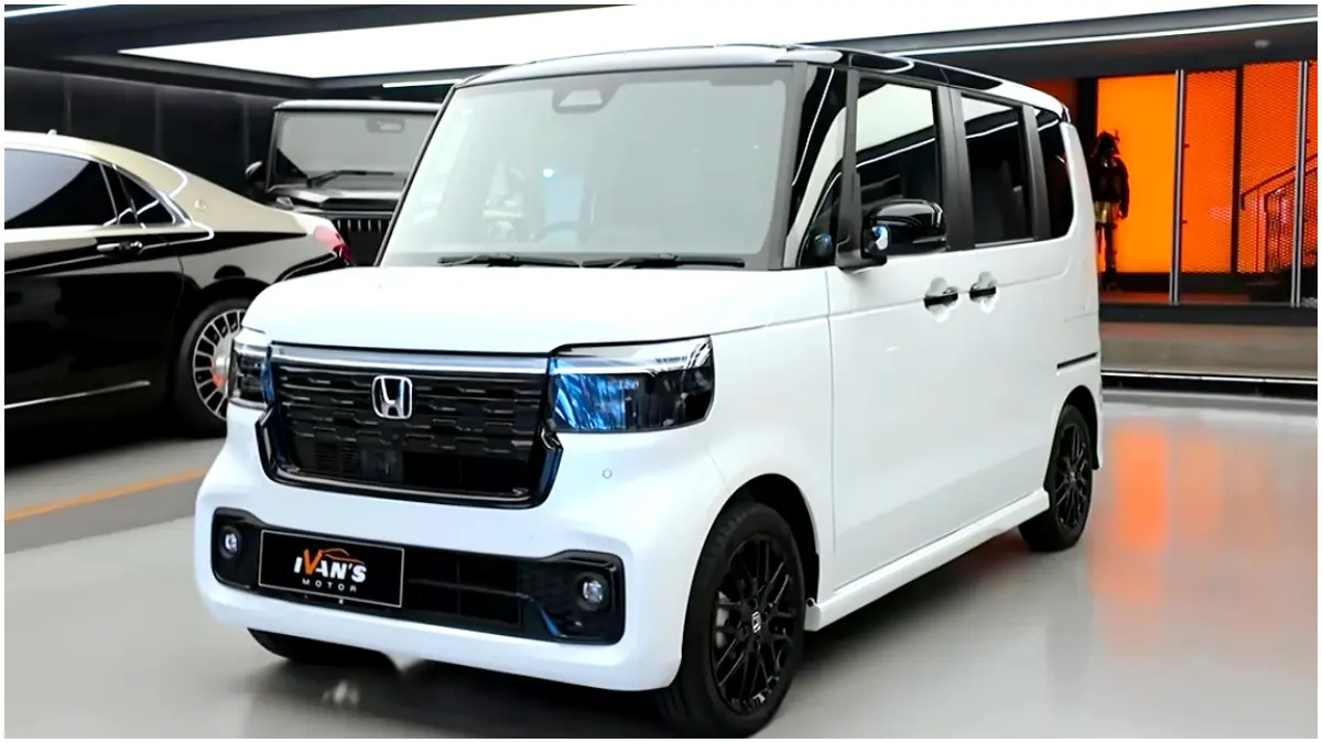 Honda N-Box Custom hadir sebagai kei car mungil dengan mesin turbo 654 cc, kabin lega, dan kursi fleksibel untuk menunjang aktivitas harian.(Foto: Fitra Eri/YouTube)