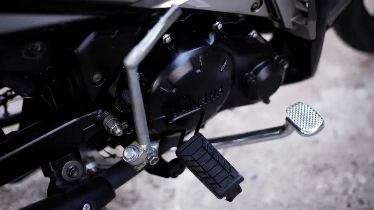Ilustrasi perawatan mesin motor. (Pexels/Nguyễn Bin Exciter)