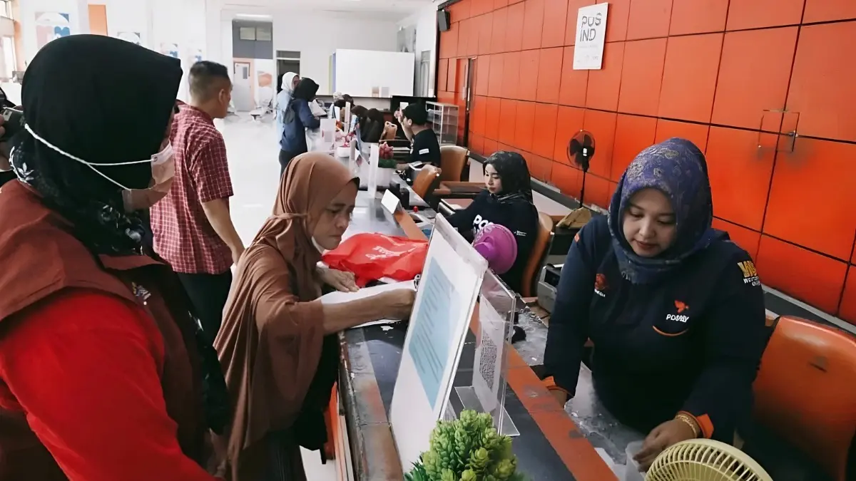 Ilustrasi suasana penyaluran bansos PKH BPNT kepada KPM (Instagram @dayasosbisa)