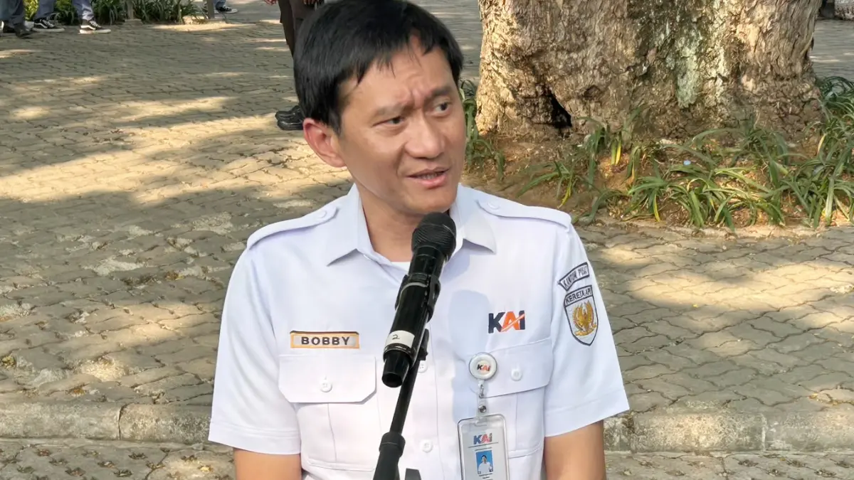 Direktur PT KAI Bobby Rasyidin saat menyampaikan keterangan. (Raissa/Magang Radar Bogor)
