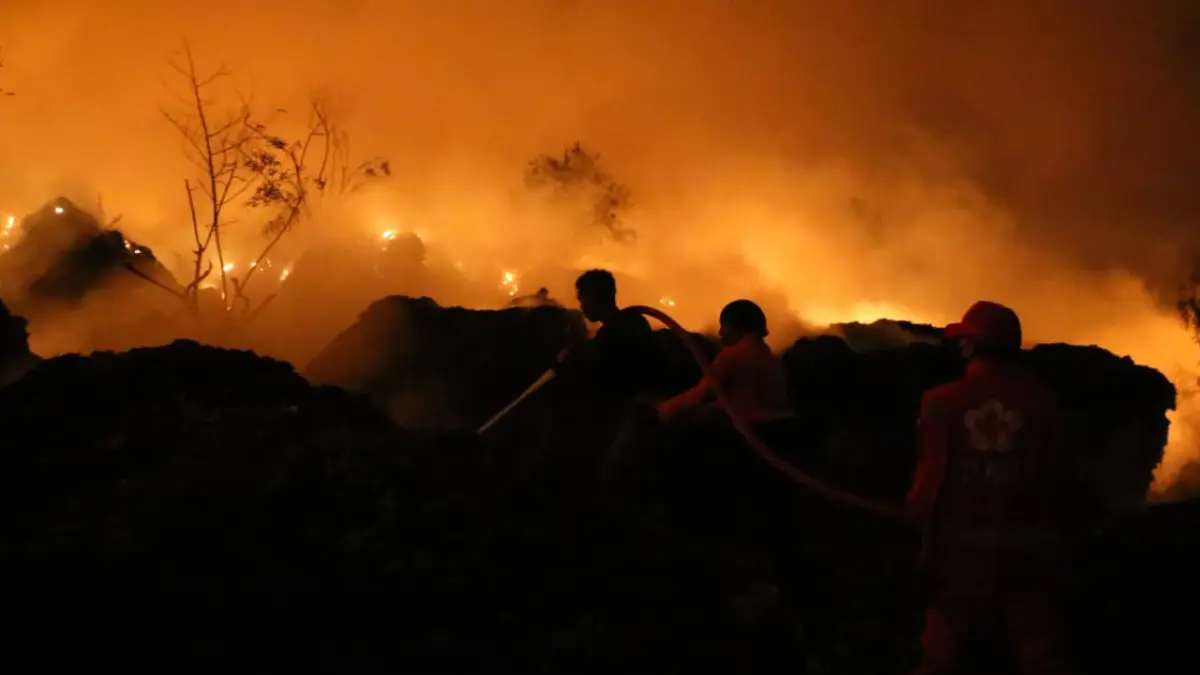 Kebakaran di kawasan TPA Galuga, Kecamatan Cibungbulang, Kabupaten Bogor Senin, 7 September 2026 malam. (Hendi Novian/Radar Bogor)