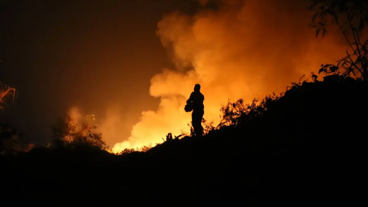 Kebakaran di kawasan TPA Galuga, Kecamatan Cibungbulang, Kabupaten Bogor Senin, 7 September 2026 malam. (Hendi Novian/Radar Bogor)