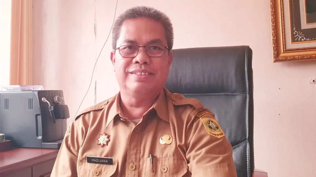 Kepala Dinas Pemberdayaan Masyarakat dan Desa (DPMD) Kabupaten Bogor Hadijana menjelaskan terkait program satu sarjana satu desa. (Billy/Radar Bogor)