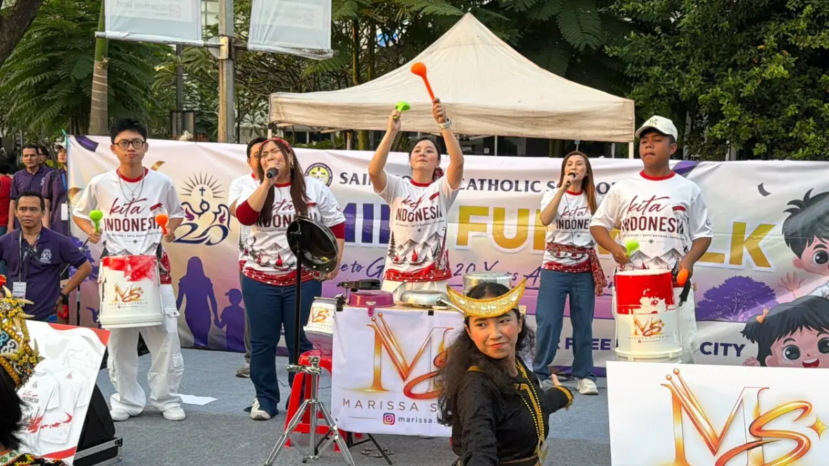 Aksi Musisi Drummer Panci Marissa Sutanto di CFD Kota Tangerang Selatan.