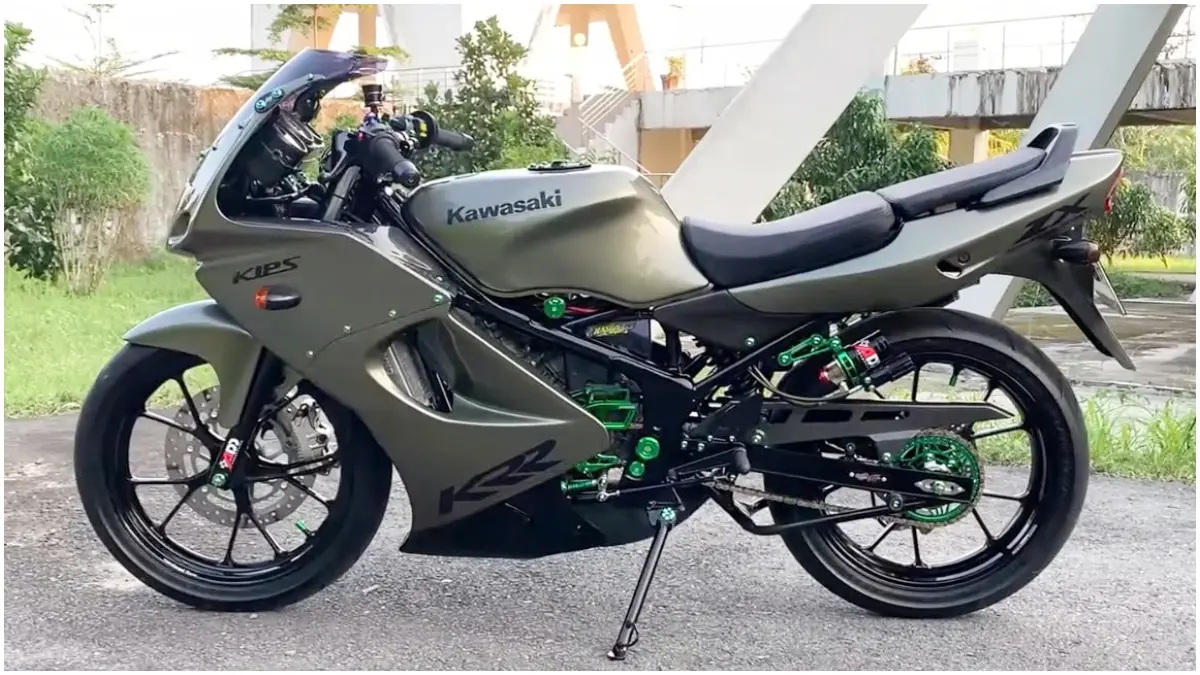 Tampilan Kawasaki Ninja ZX150RR CBU Thailand yang di modifikasi. (Foto: Kanal Youtube Ari Defriansyah)
