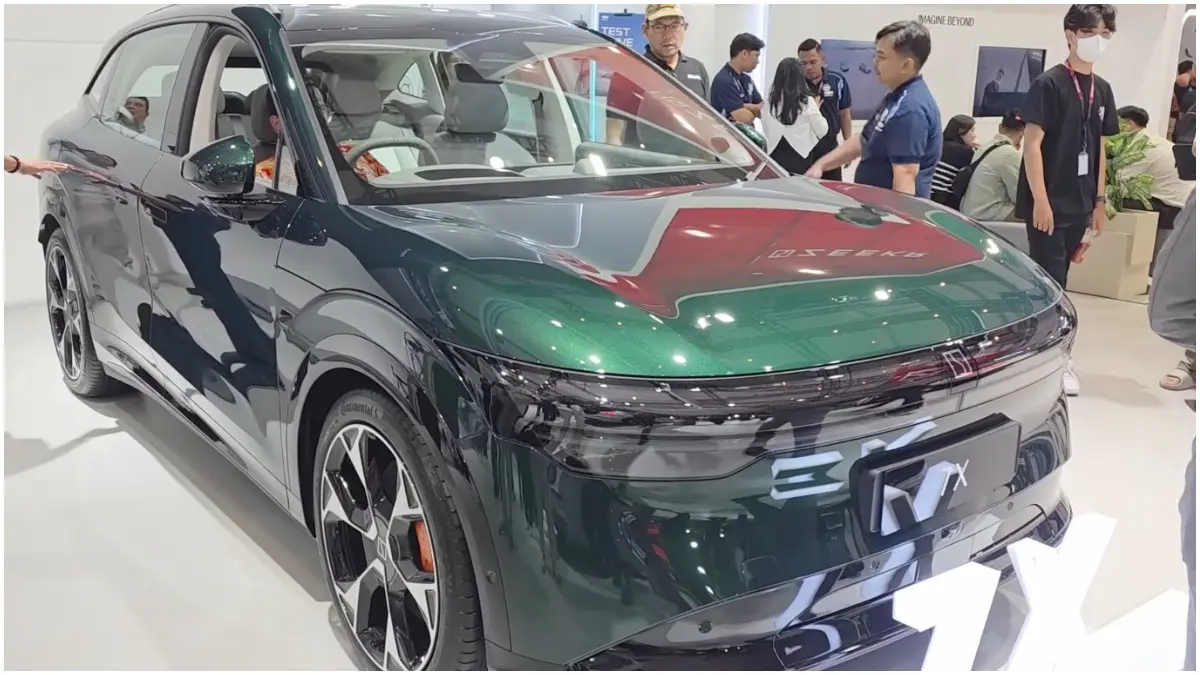 Zeekr 7X menawarkan tenaga hingga 637 HP, baterai 100 kWh, suspensi udara, serta kabin mewah dengan fitur lengkap. (Foto: B Channel/YouTube)