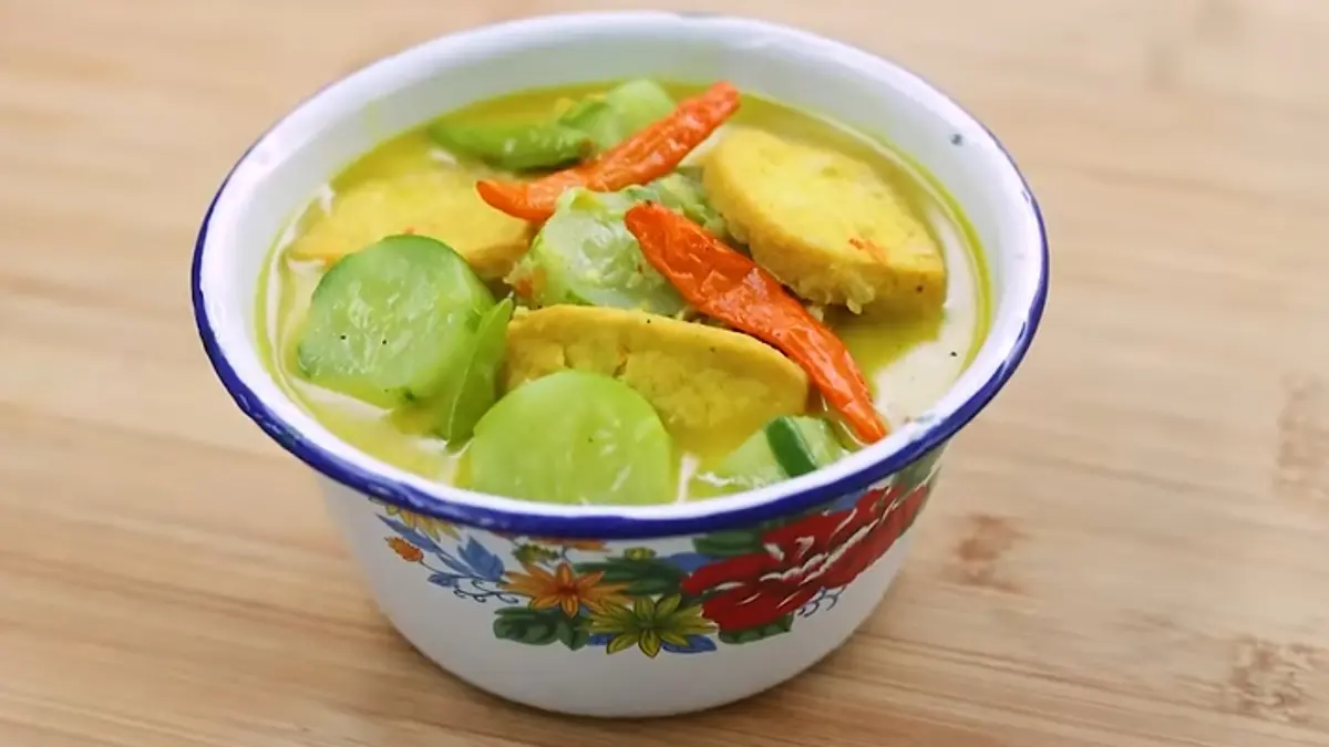Menu harian lodeh timun tahu (YouTube Devina Hermawan)