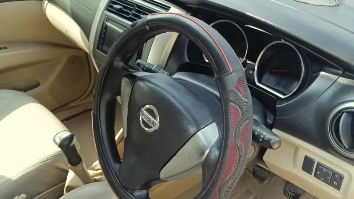 Mobil Nissan Grand Livina keluaran tahun 2013 bisa jadi pilihan keluarga.
