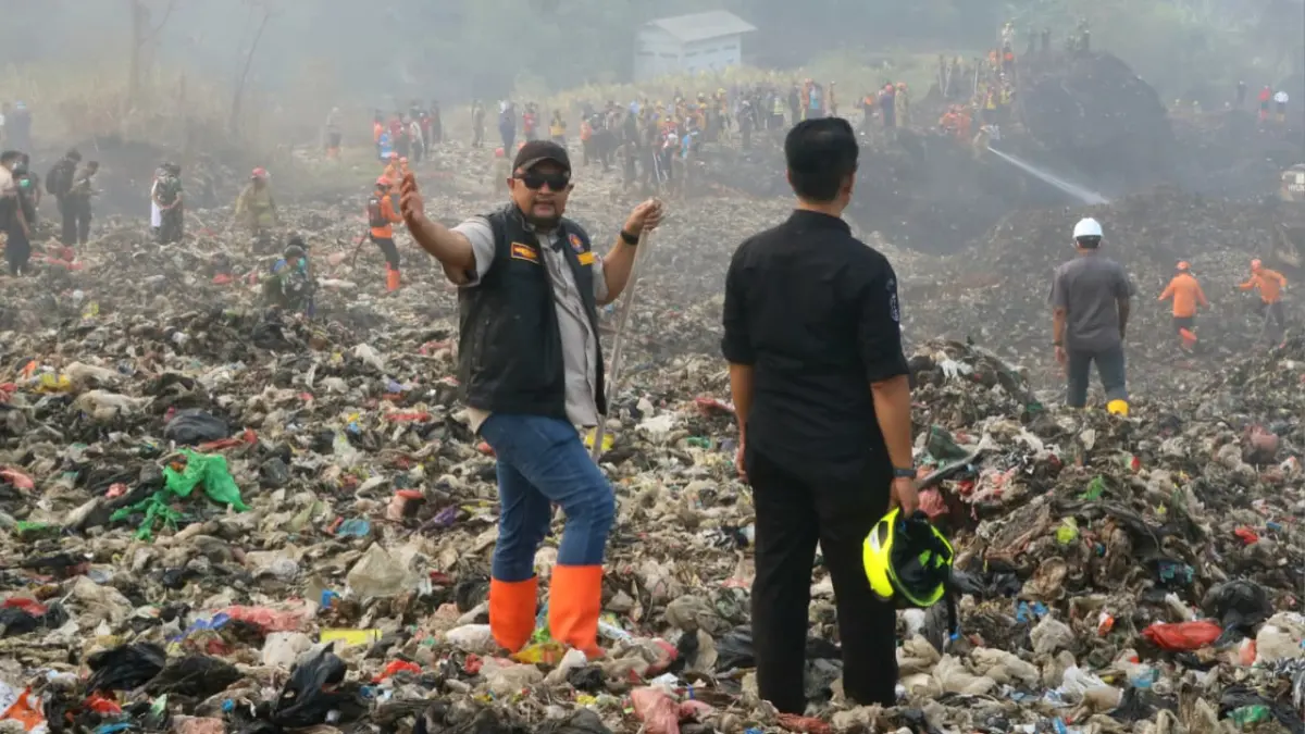 Bupati Bogor Rudy Susmanto turun langsung ke TPA Galuga, Kamis, 10 September 2026. (Hendi Novian/Radar Bogor)