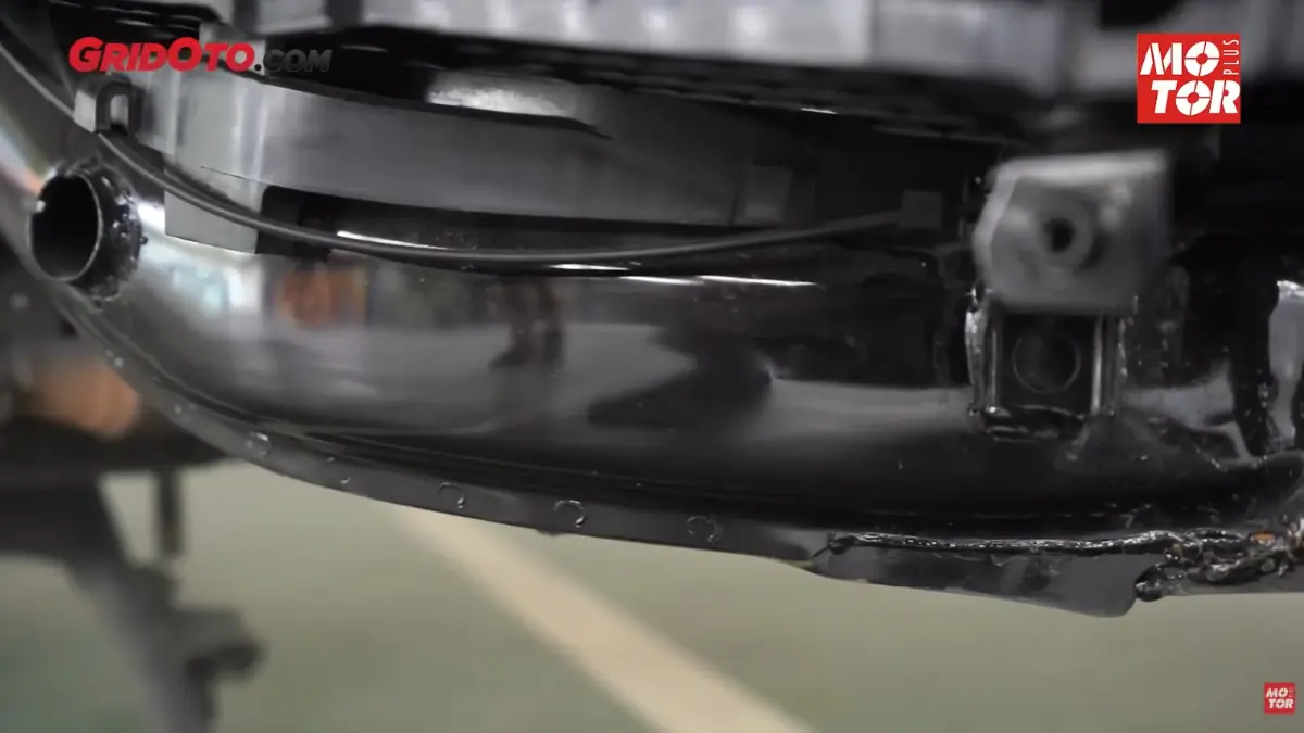 Tampilan rangka eSAF pada motor dan cara pemeliharaannya. Foto: Kanal Youtube @MotorPlus