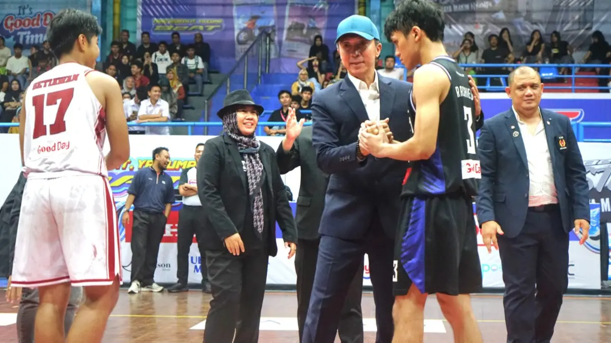 Wali Kota Bogor Dedie A Rachim menghadiri tip off Honda DBL with Kopi Good Day West Java-West 2026 di GOR Pajajaran, Kamis, 10 September 2026.(Sofiansyah/Radar Bogor)