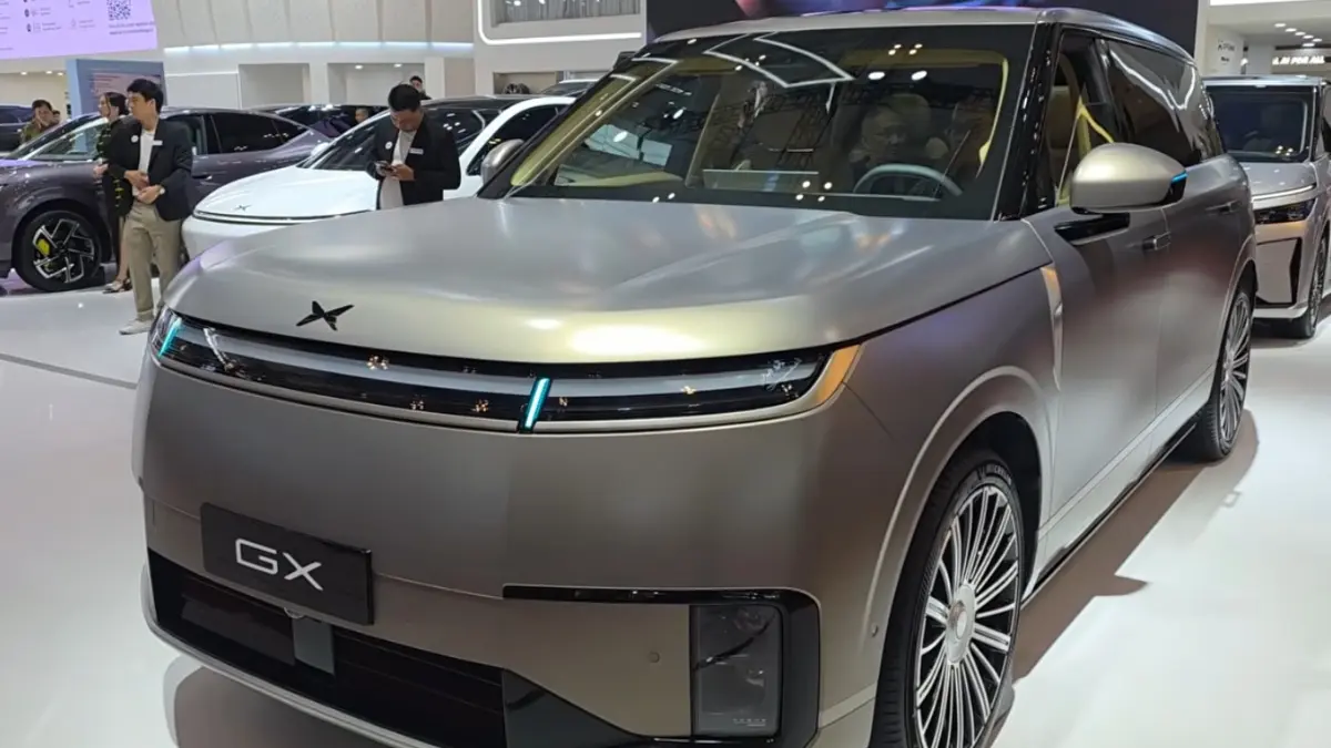 XPeng GX EREV menawarkan tenaga 503 PS, torsi 695 Nm, serta kabin tiga baris dengan fitur kenyamanan kelas premium. Foto: YouTube
