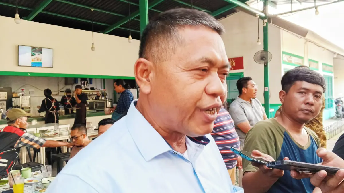 Ketua Hiswana Migas DPC Bogor, Karjito saat menyampaikan keterangan kepada wartawan. (Fikri/Radar Bogor)
