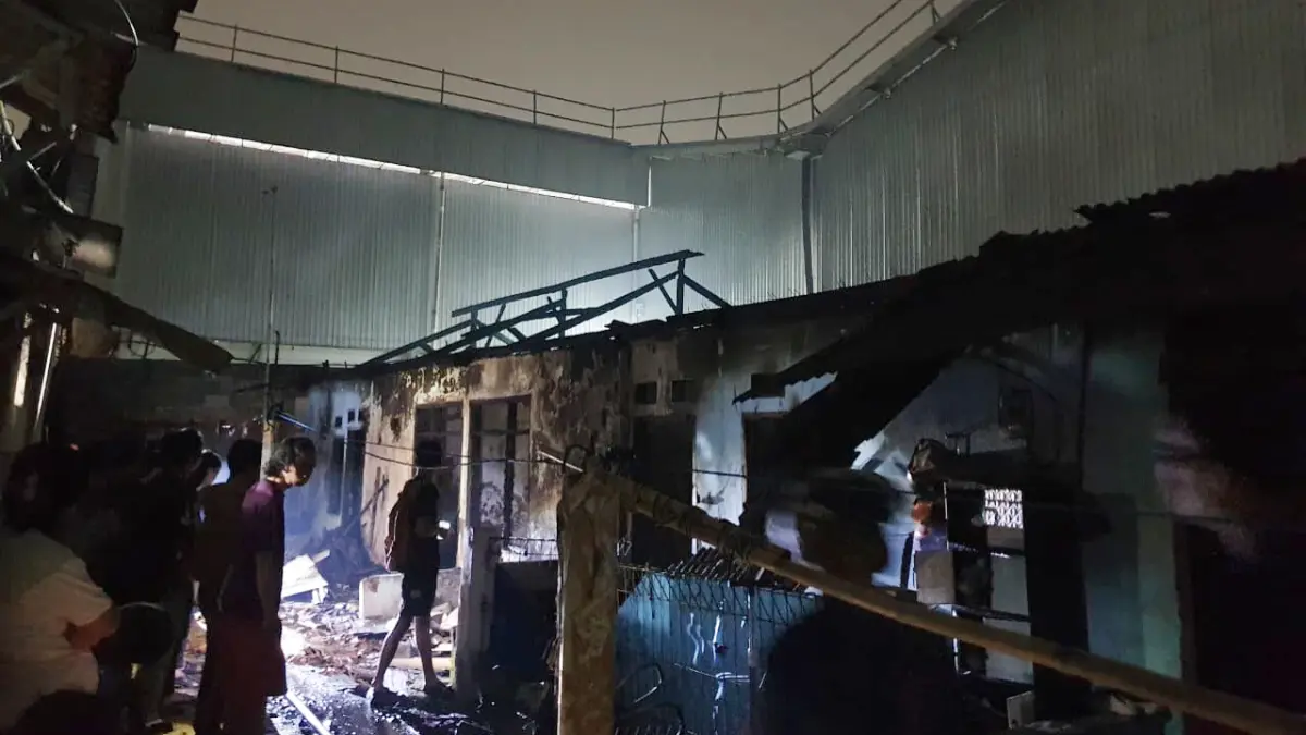 Kondisi setelah kebakaran sebuah kontrakan di Cibinong, Kabupaten Bogor. (Billy/Radar Bogor)