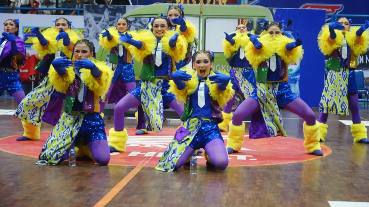 Penampilan tim dancer SMAN 1 Kota Bogor pada Honda DBL with Kopi Good Day West Java-West 2026 di GOR Pajajaran. (Sofiansyah/Radar Bogor)