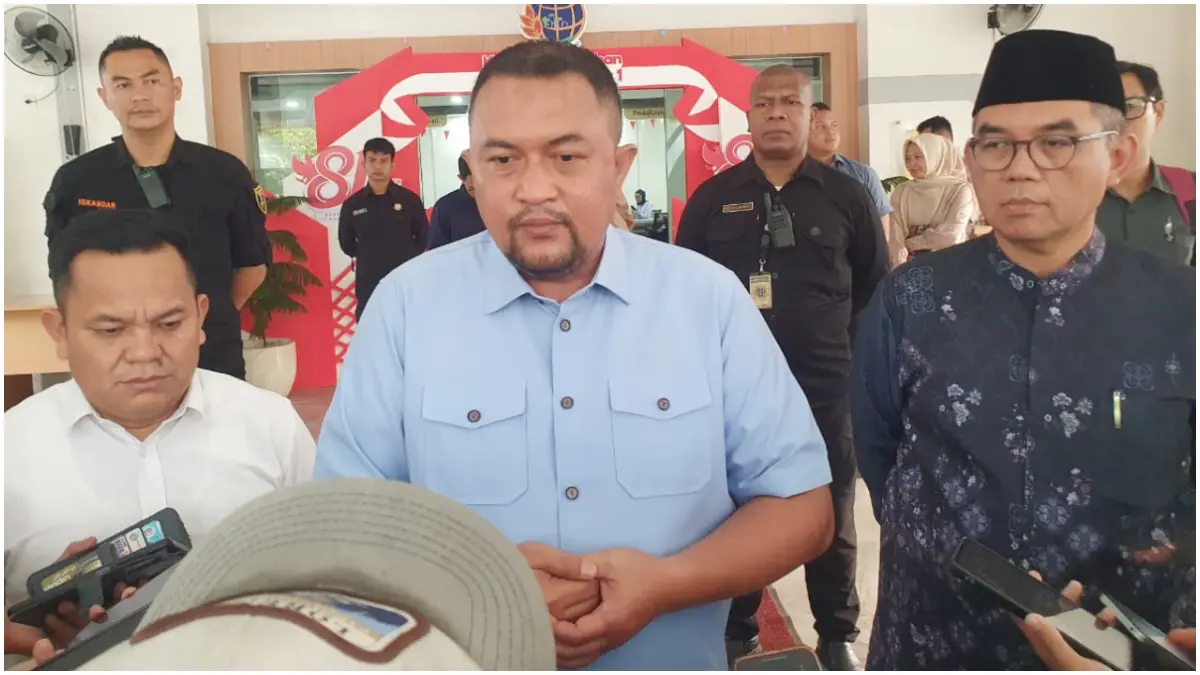 Bupati Bogor, Rudy Susmanto mengimbau warga agar tak membakar sampah sembarangan. (Foto : Billy / Radar Bogor)