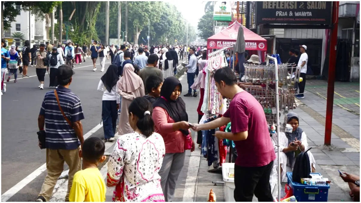 Pedagang d ilokasi  Jalan Jenderal Sudirman Kota Bogor, Minggu 13 September 2026. (Foto : Sofianayah/Radar Bogor)