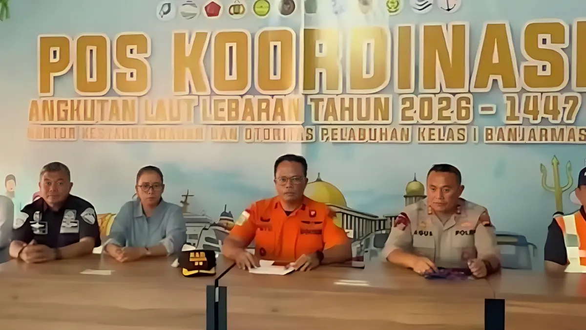 Petugas gabungan memberikan informasi kepada wartawan terkait Kapal KM Virgo Transport 8.