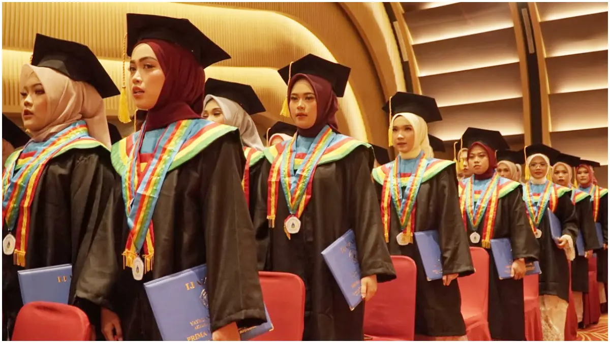 Prosesi wisuda Akbid Prima Husada Bogor. (Foto : Aziz/Radar Bogor)