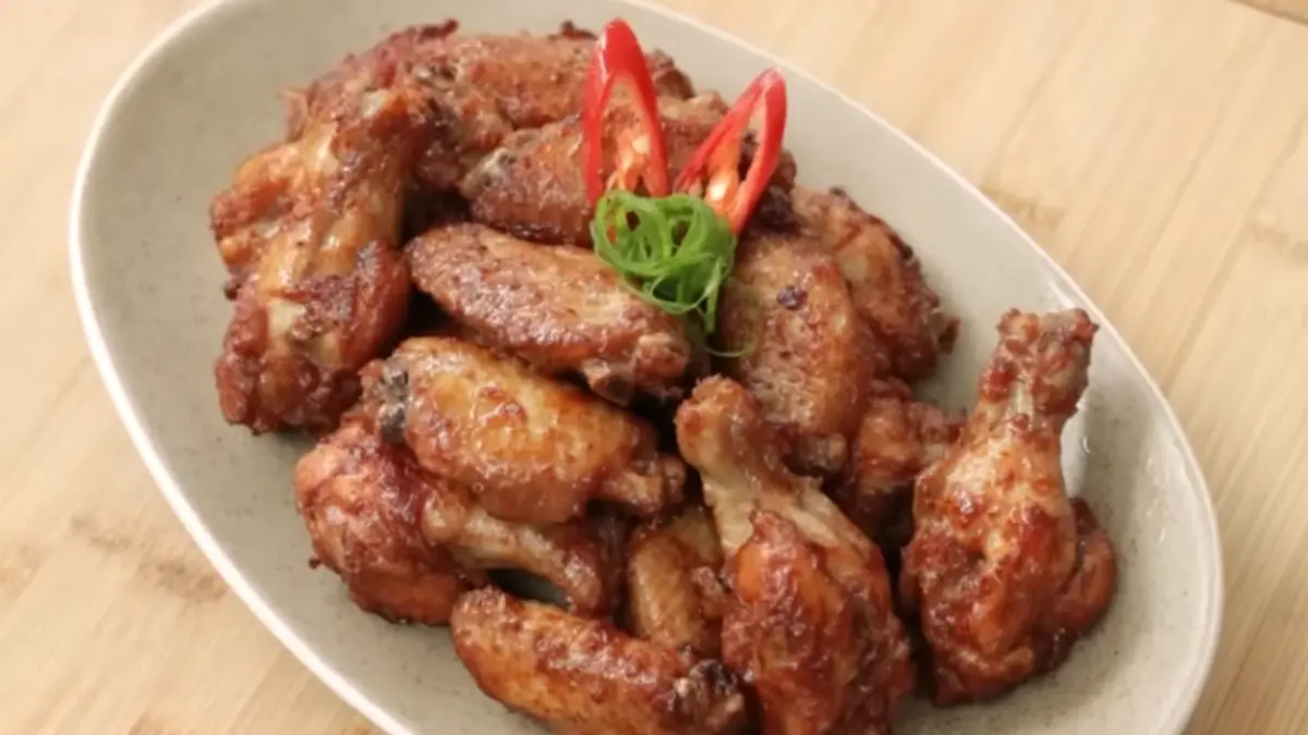 Spicy chicken wings (YouTube Devina Hermawan)