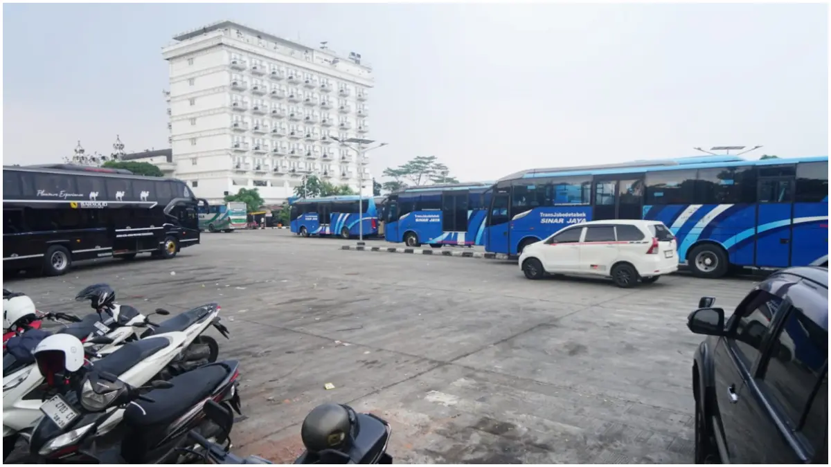 Deretan bus terparkir di  Terminal bubulak Kota Bogor. (Foto: Sofiansyah/Radar Bogor)