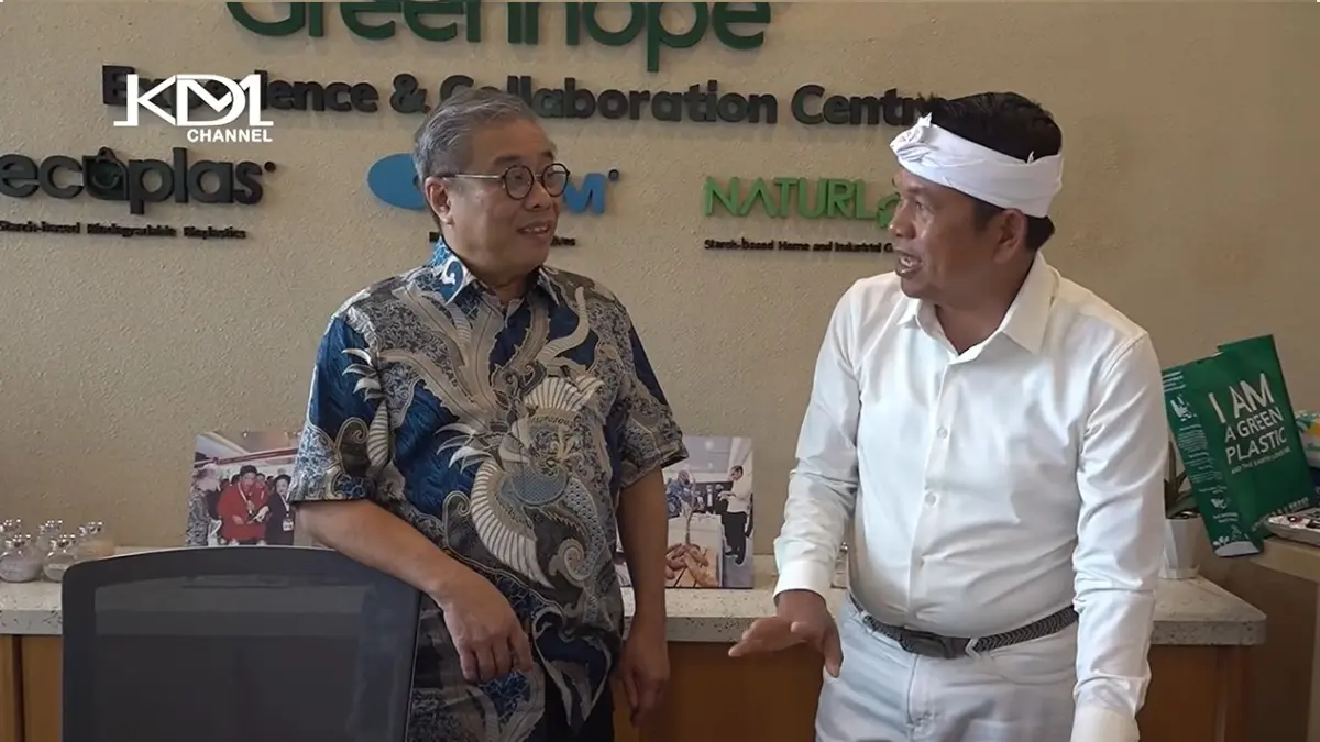 Gubernur Jawa Barat Dedi Mulyadi bersiap keluarga Pergub soal plastik ramah lingkungan (Youtube Kang Dedi Mulyadi Channel)