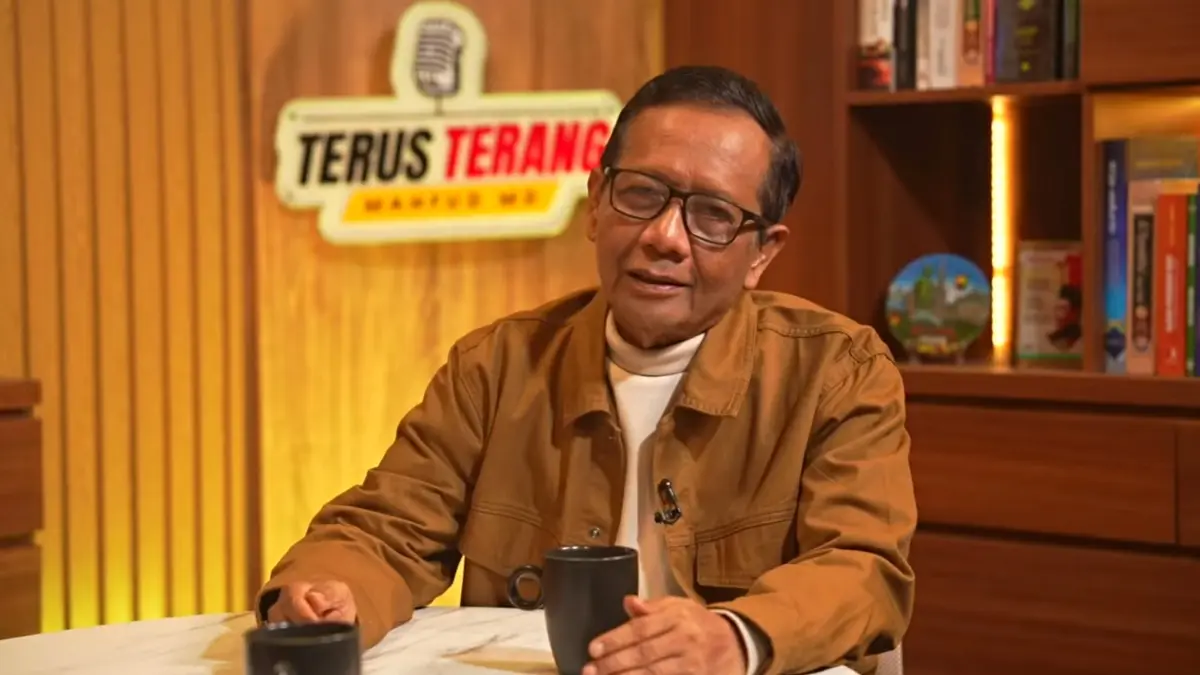 Mahfud MD saat mengomentari pencopotan Purbaya Yudhi Sadewa. (Youtube Mahfud MD Official)