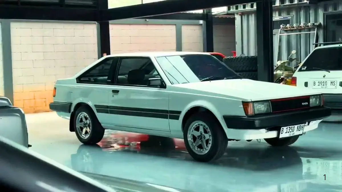 Mobil Toyota Carina (Tangkapan Layar YouTube Motomobi)