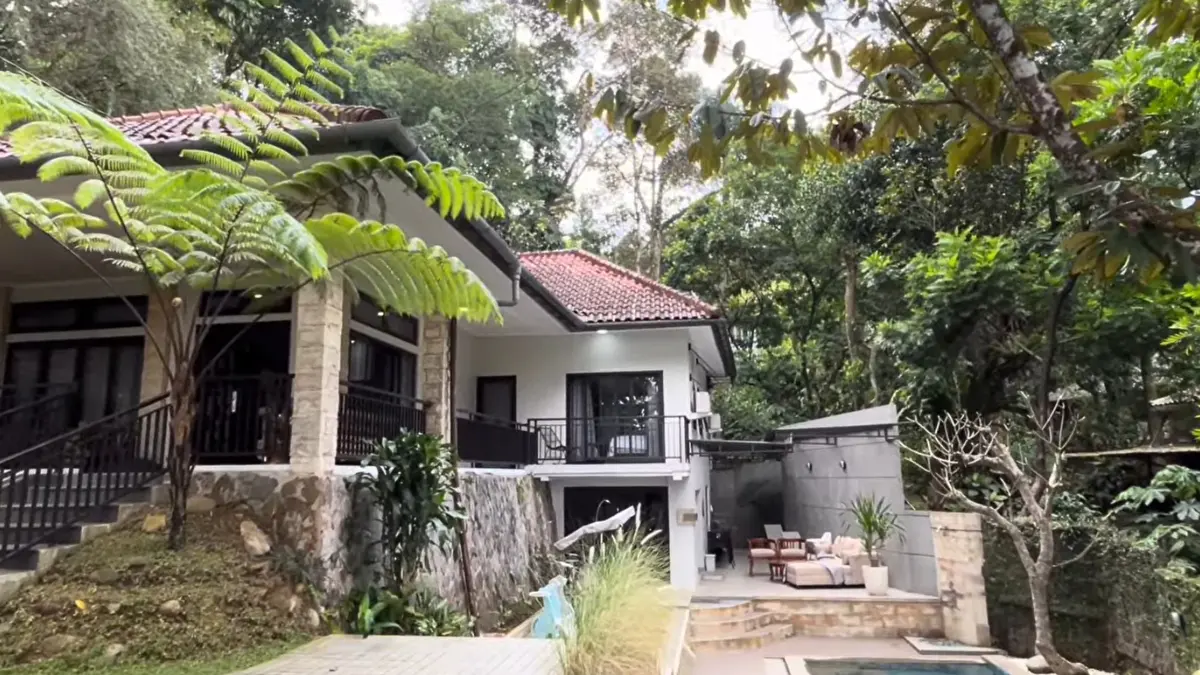 Staycation di Villa Thor Sibohi (YouTube Demen_Travelling)
