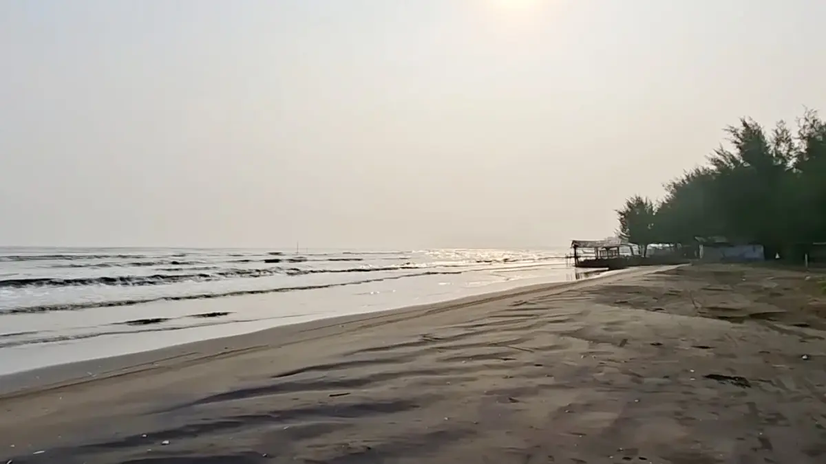 Wisata Pantai Pulau Putri Karawang (YouTube Plesiran asik)