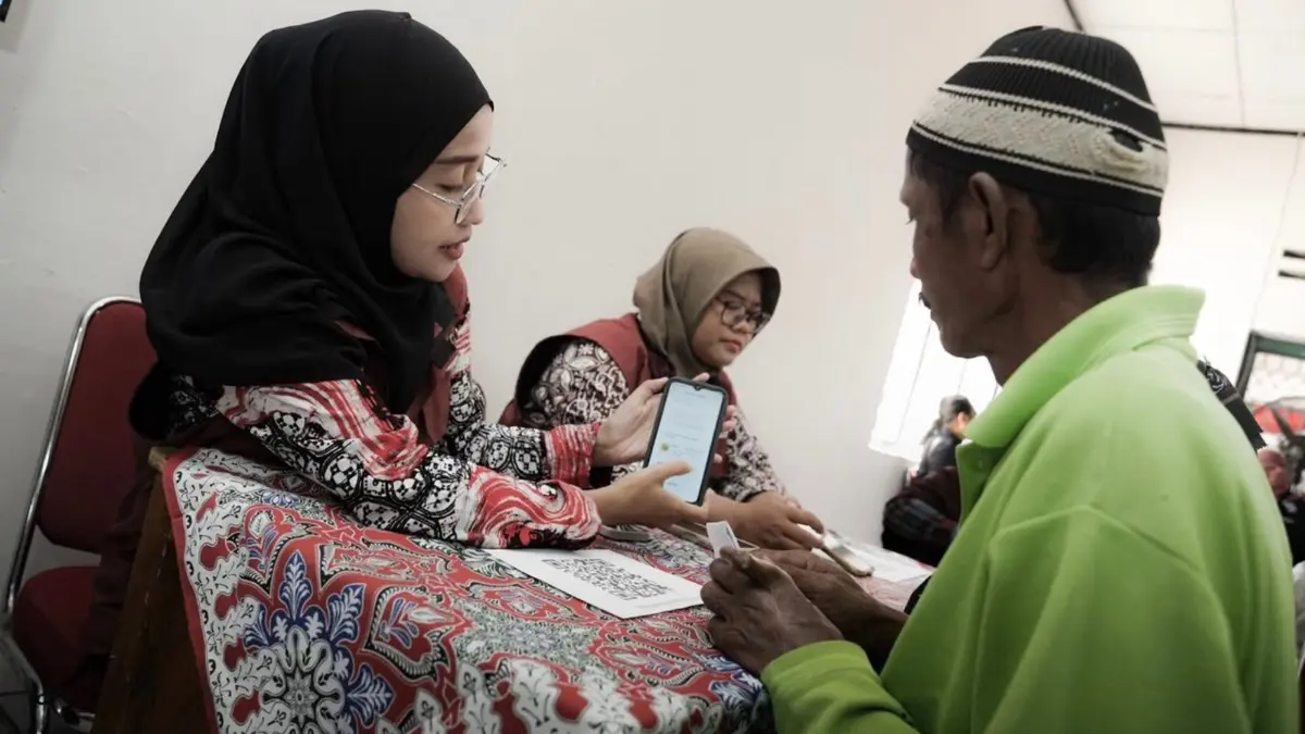 Ilustrasi proses penyaluran bansos PKH BPNT dan bantuan lainnya kepada KPM (Instagram @humassleman)