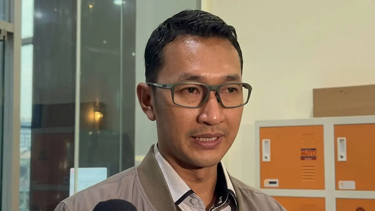 Juru Bicara KPK, Budi Prasetyo saat memberikan keterangan kepada wartawan.