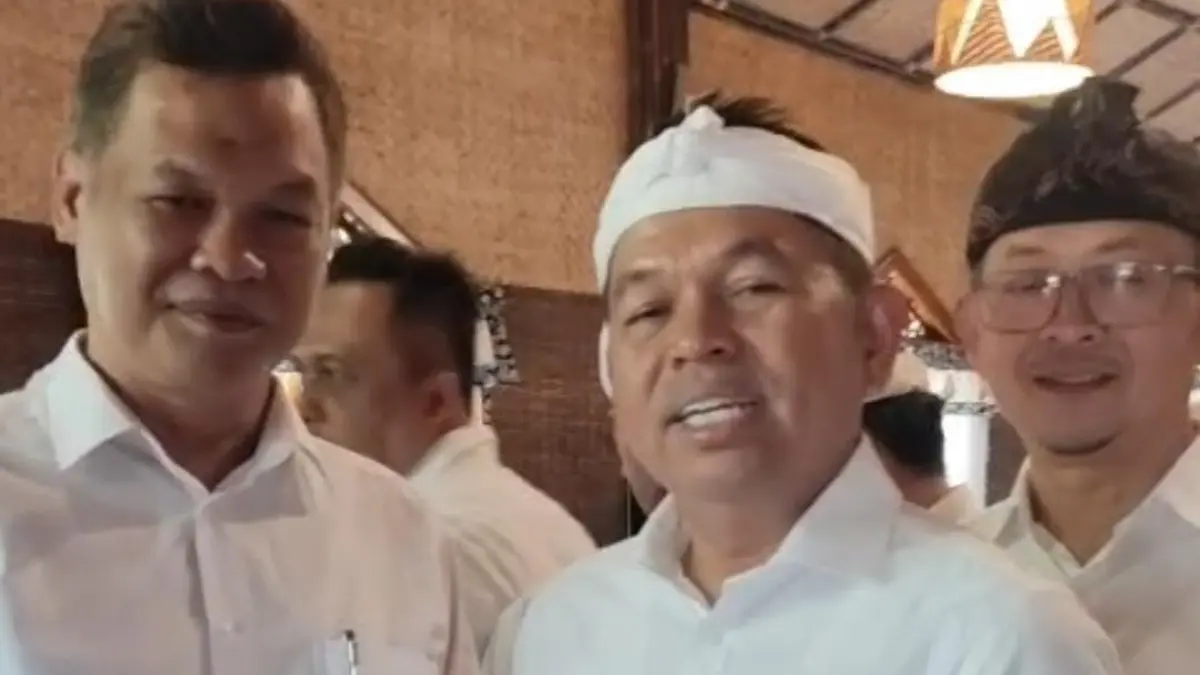 Kepala Desa Gunung Putri, Damanhuri bersama Gubernur Jawa Barat Dedi Mulyadi di Lembur Pakuan, Subang, Selasa, 15 September 2026. (Dok. Kades Gunung Putri)